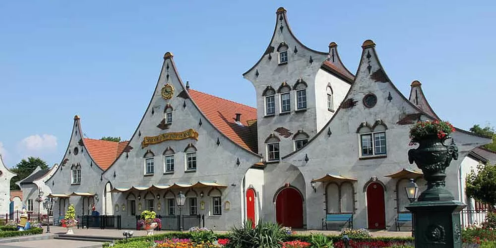 Met de Tip Top schoolreis bus naar Sprookjeswonderland